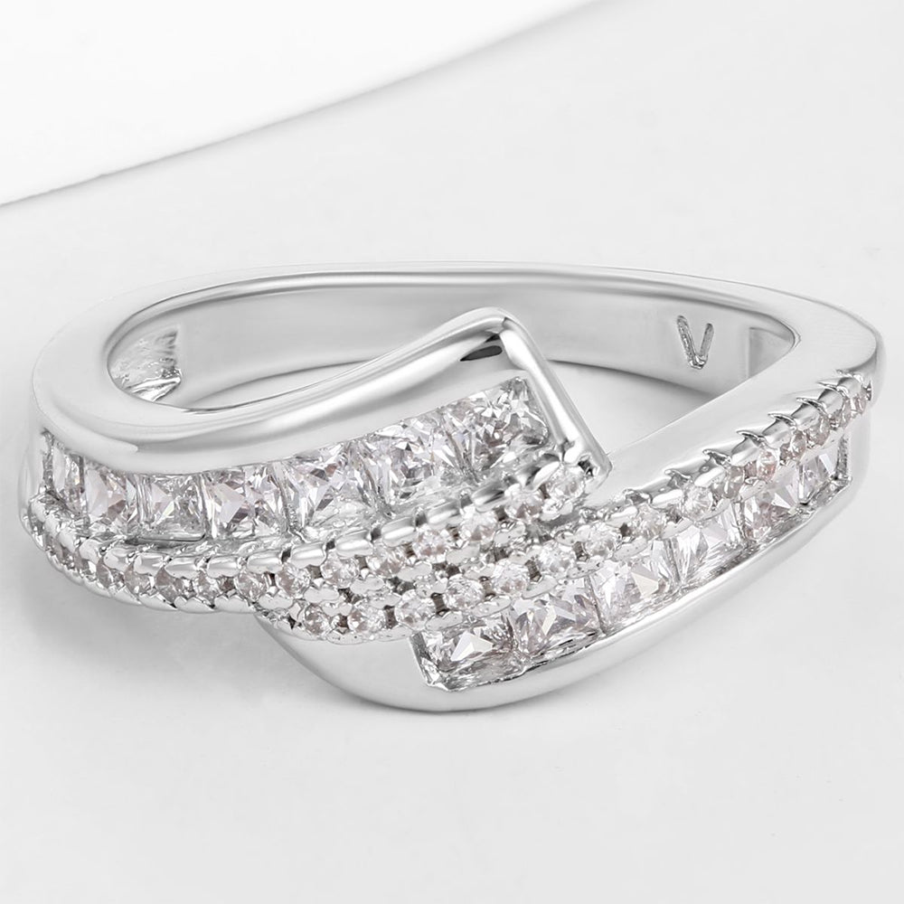 Anillo de Aleación Bañado en Oro con Cristal Emporia® Blanco