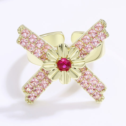 Anillo de Aleación Bañado en Oro con Cristal Emporia® Rojo y Cristal Emporia® Rosa