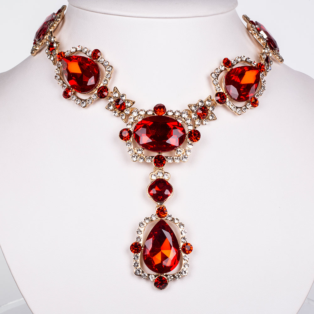 Conjunto de Aleación Bañado en Oro con Cristal Emporia® Rojo y Cristal Emporia® Blanco ( Collar +Pendientes )