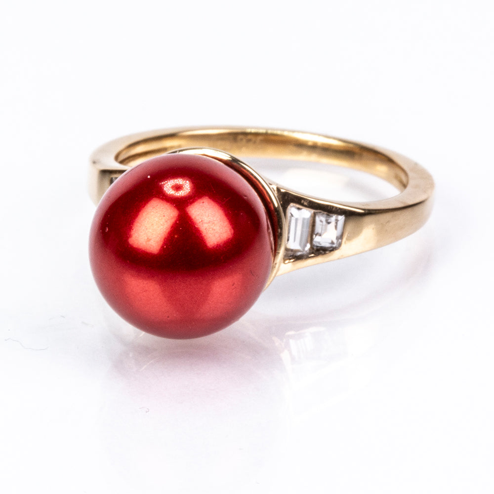 Anillo de Plata Bañada en Oro con Perla roja de río y Topacio Blanco