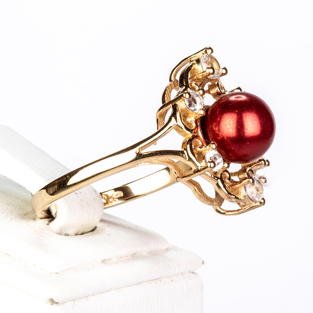Anillo de Plata Bañada en Oro con Perla roja de río y Topacio Blanco