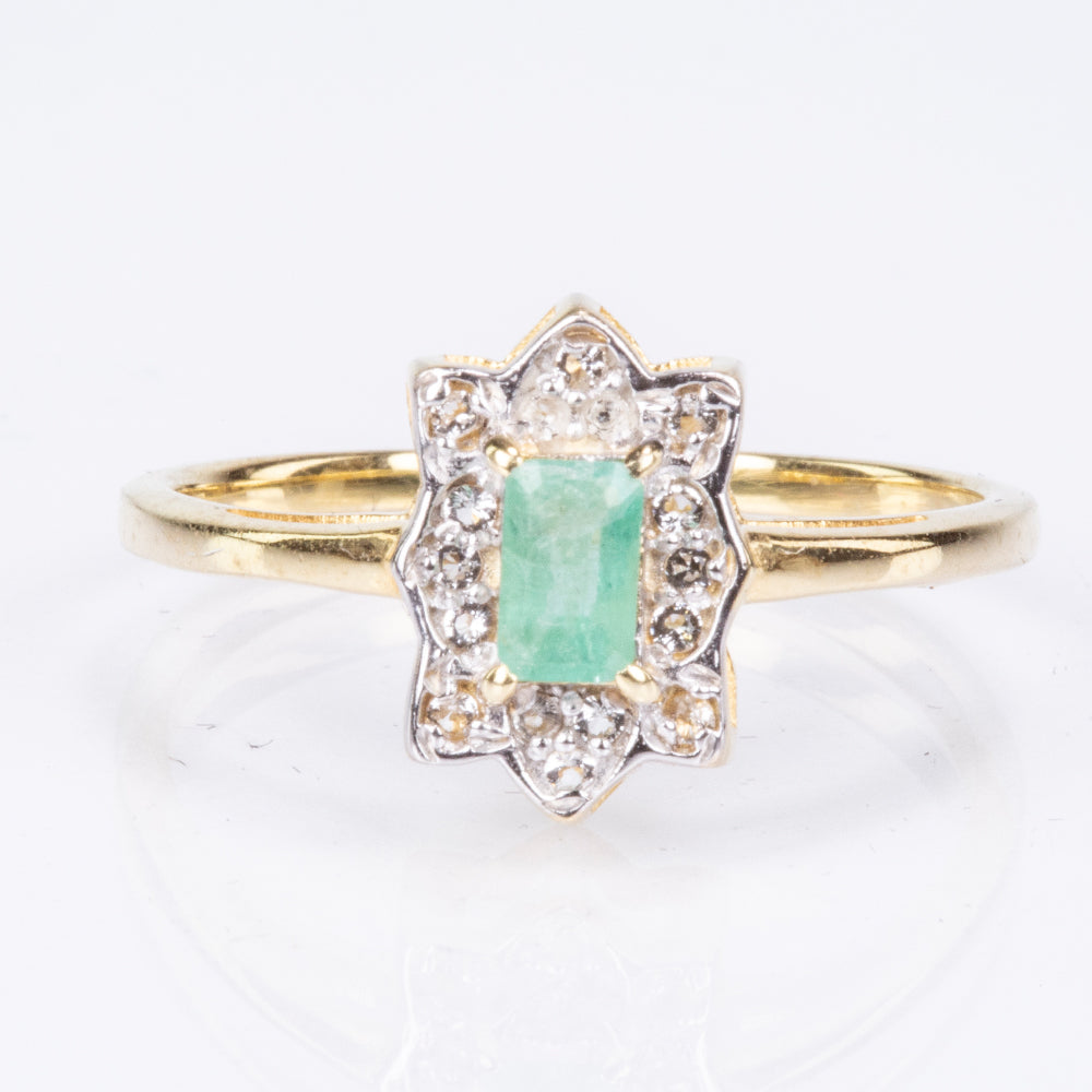 Anillo de Plata Bañada en Oro con Esmeralda de Brasil y Topacio Blanco