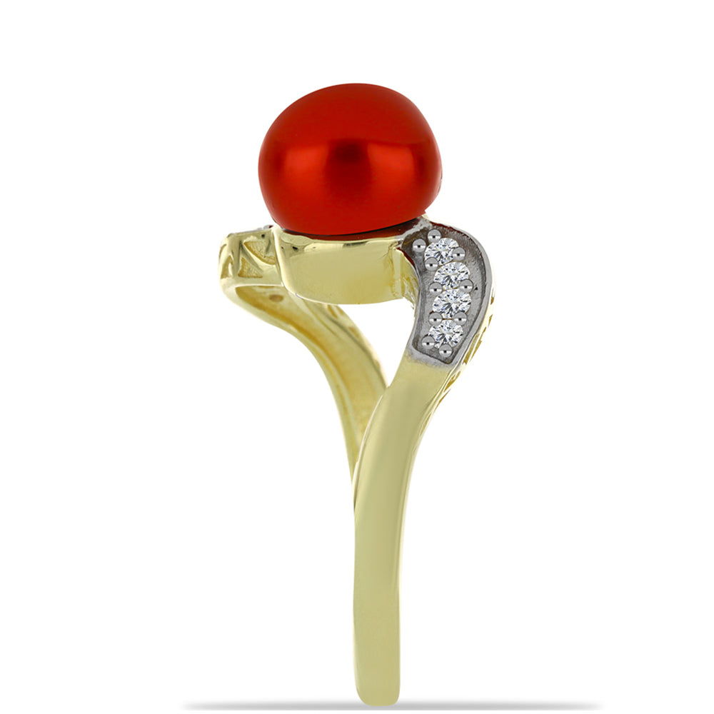Anillo de Plata Bañada en Oro con Perla roja de río y Topacio Blanco