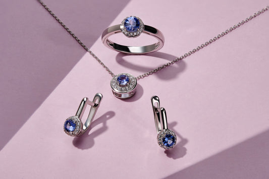 ¿Por qué a las mujeres les encantan las joyas de plata? Elegancia, significado y atemporalidad.