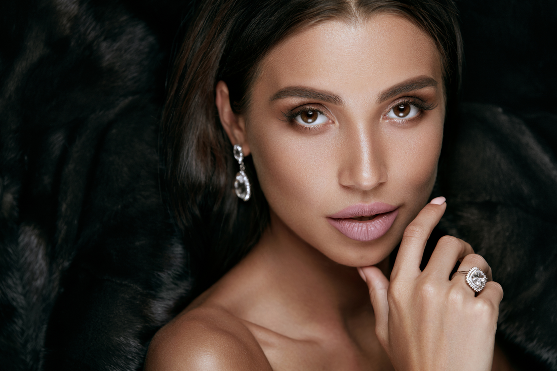 Tips de moda de noviembre: combinaciones de pendientes y anillos de plata con piedras preciosas - Galeria de Joyas