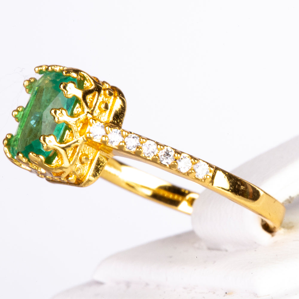 Anillo de Aleación Bañado en Oro con Cristal Emporia® Verde y Cristal Emporia® Blanco 3 