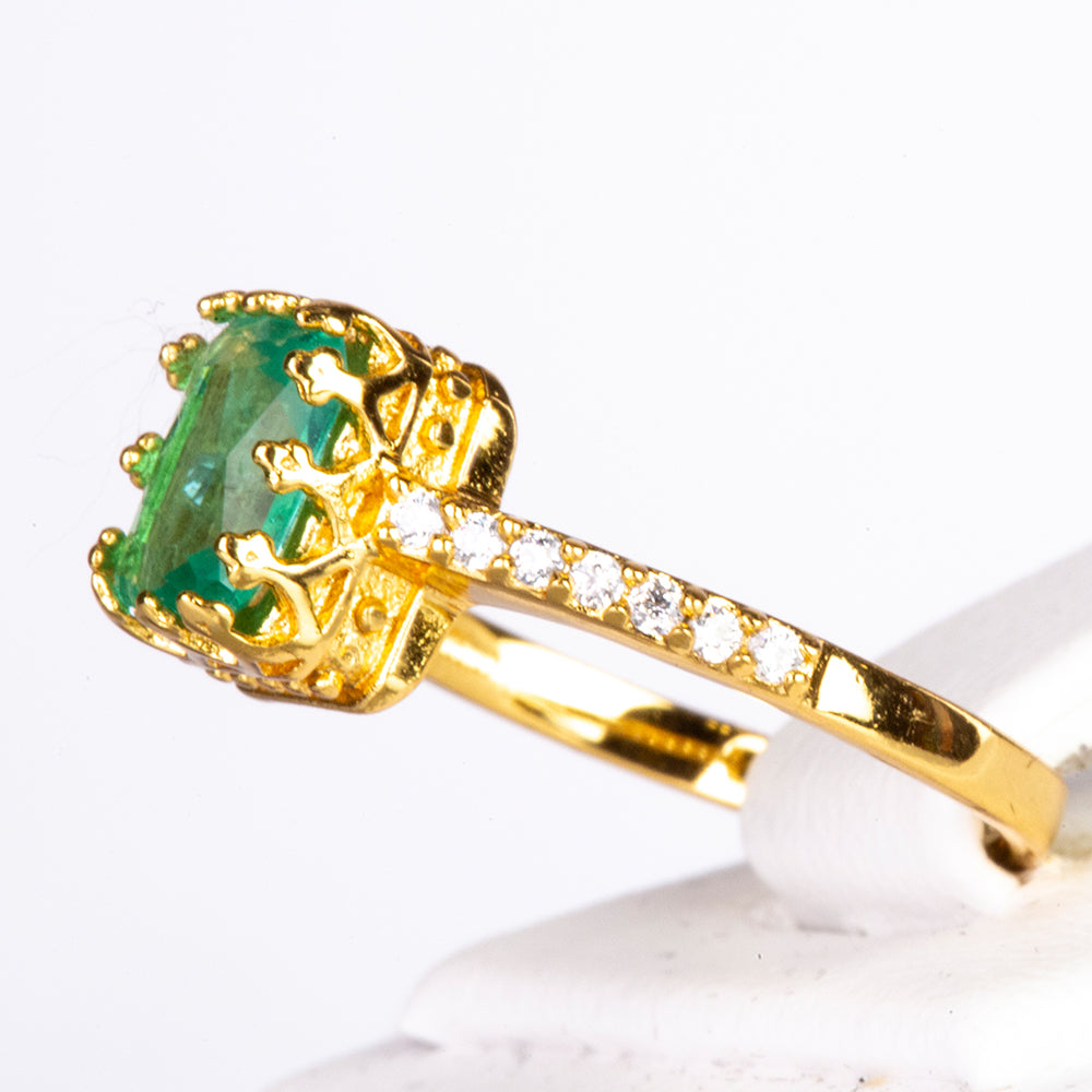 Anillo de Aleación Bañado en Oro con Cristal Emporia® Verde y Cristal Emporia® Blanco