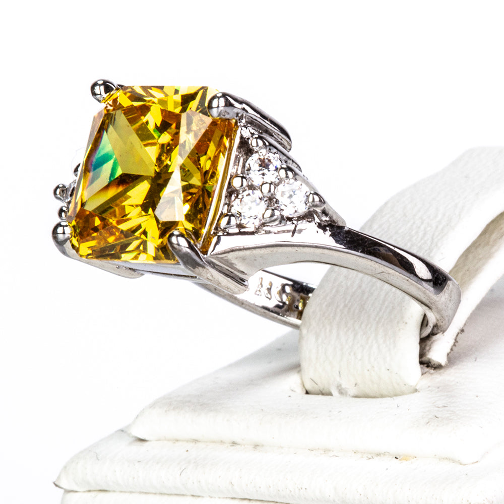 Anillo de Aleación Bañado en Oro con Cristal Emporia® Amarillo