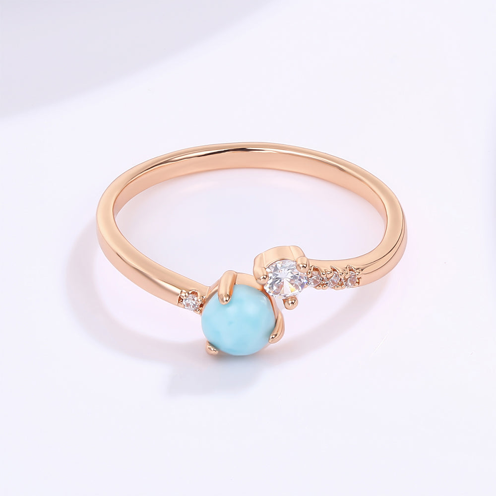 Anillo de Aleación Bañado en Oro con Cristal Emporia® Azul y Cristal Emporia® Blanco 1 