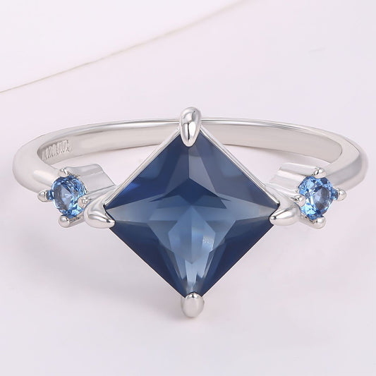 Anillo de Aleación Bañado en Oro con Cristal Emporia® Azul