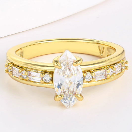 Anillo de Aleación Bañado en Oro con Cristal Emporia® Blanco