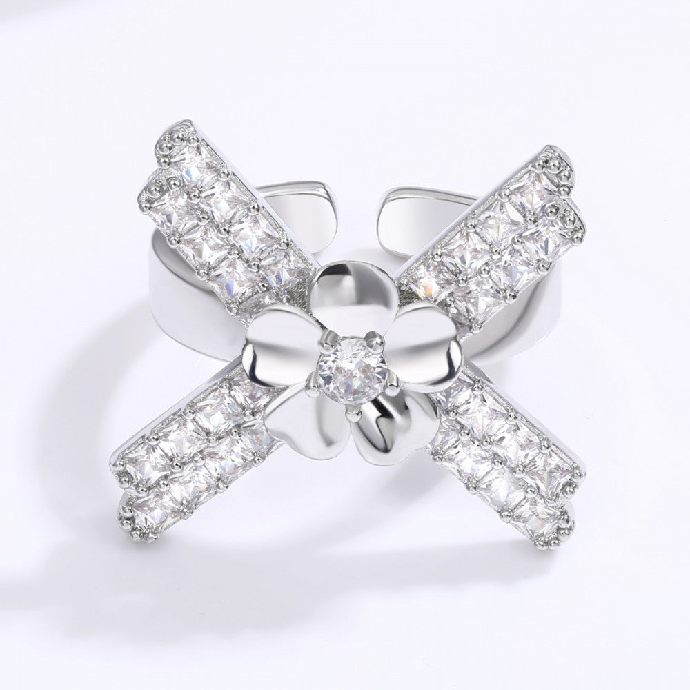Anillo de Aleación Bañado en Oro con Cristal Emporia® Blanco 1 