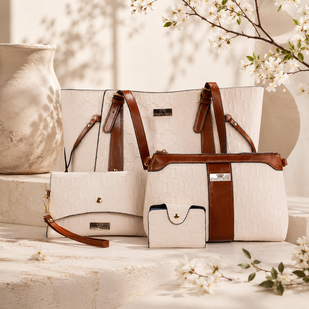 Colección Primavera 2026 de Emporia - "Toffee Lux", juego de 4 bolsos; piel sintética, marrón crema.