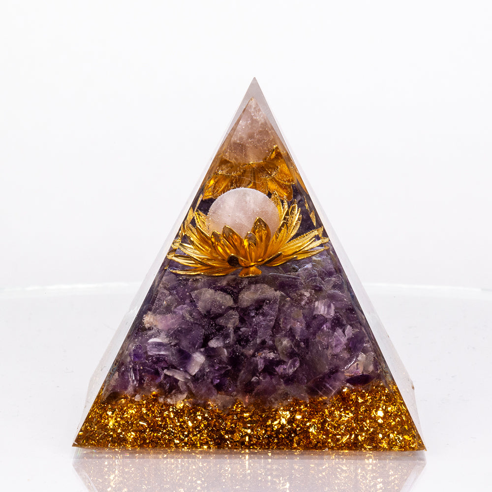 Talismán de pirámide de conexión con luz dorada