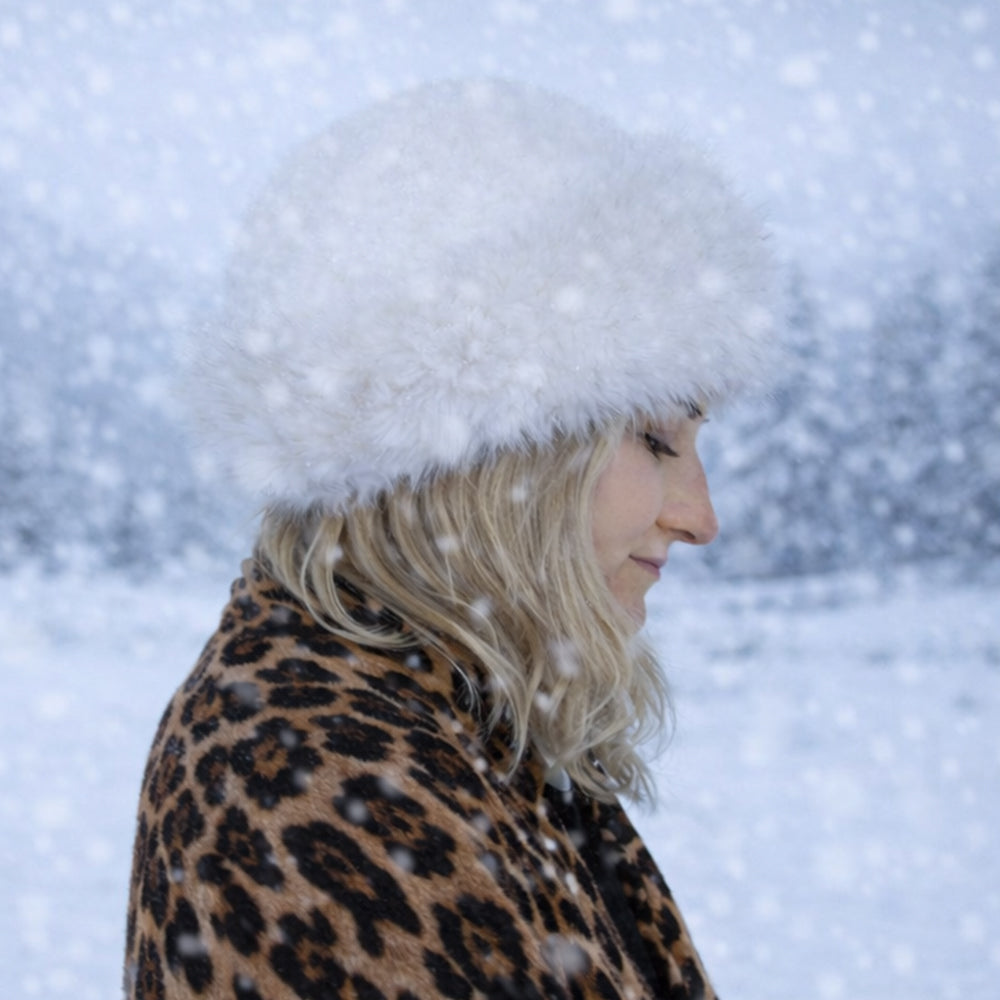 Gorro de invierno de piel sintética beige – talla única