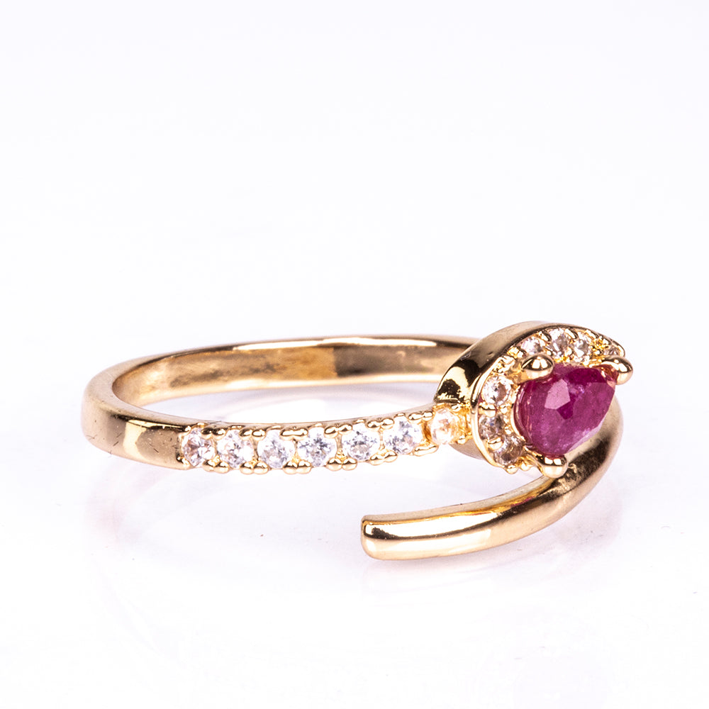 Anillo de Aleación Bañado en Oro con Rubí 2 