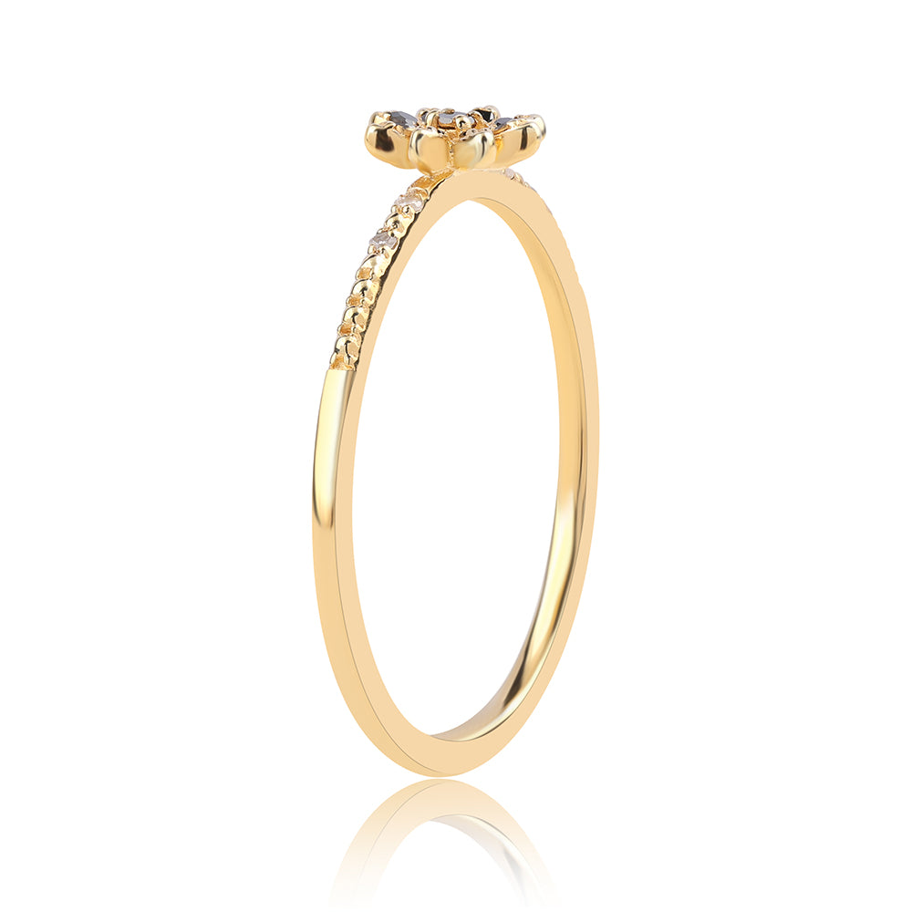 Anillo de Plata Bañada en Oro con Diamante Negro y Diamante blanco