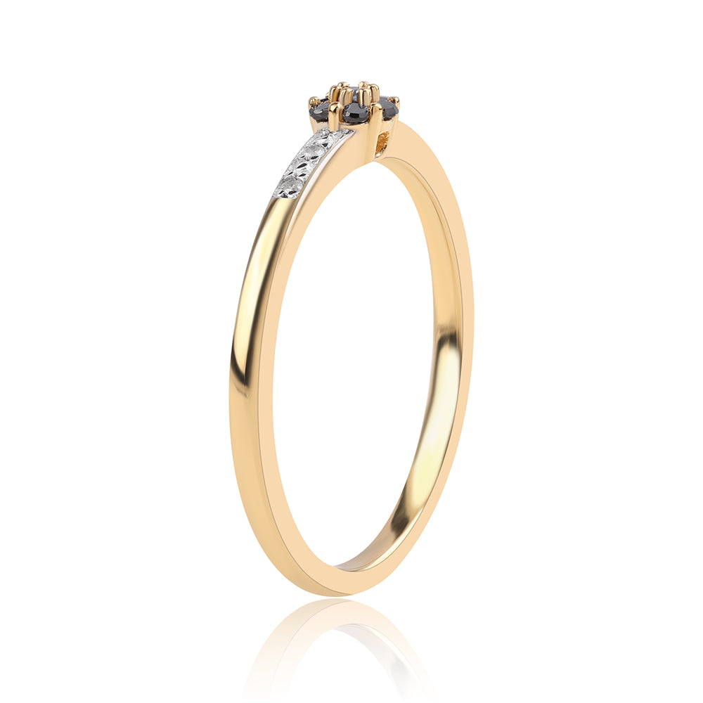 Anillo de Plata Bañada en Oro con Diamante Negro y Diamante blanco
