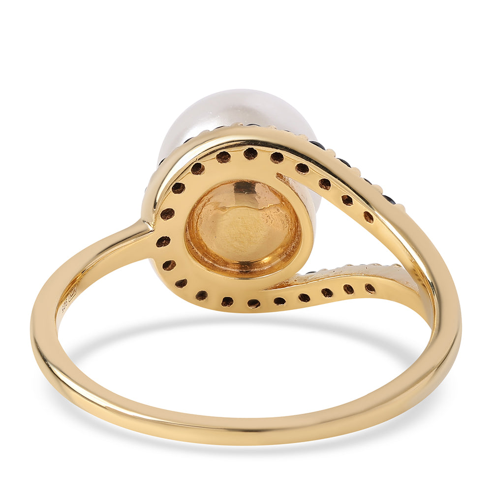 Anillo de Plata Bañada en Oro con Espinela Negra y Perla blanca de agua dulce