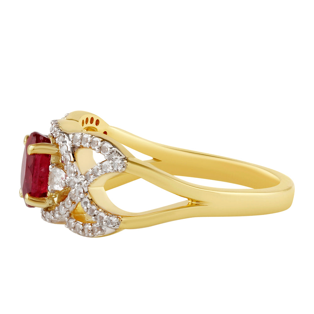 Anillo de Plata Bañada en Oro con Rubí de Tailandia y Topacio Blanco