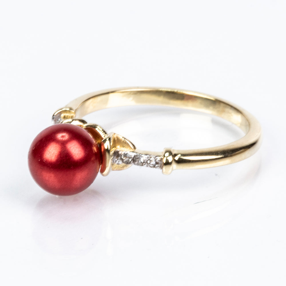 Anillo de Plata Bañada en Oro con Perla roja de río y Topacio Blanco 5 