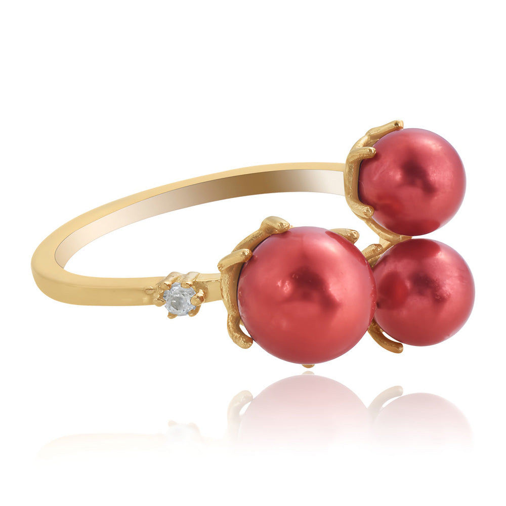 Anillo de Plata Bañada en Oro con Perla roja de río y Topacio Blanco