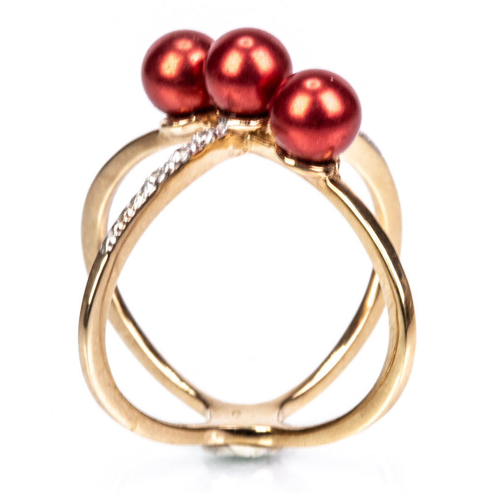 Anillo de Plata Bañada en Oro con Perla roja de río y Topacio Blanco