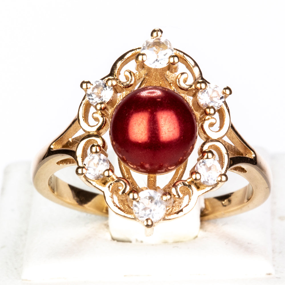 Anillo de Plata Bañada en Oro con Perla roja de río y Topacio Blanco