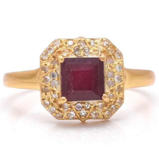 Anillo de Plata Bañada en Oro con Rubí de Madagascar y Topacio Blanco