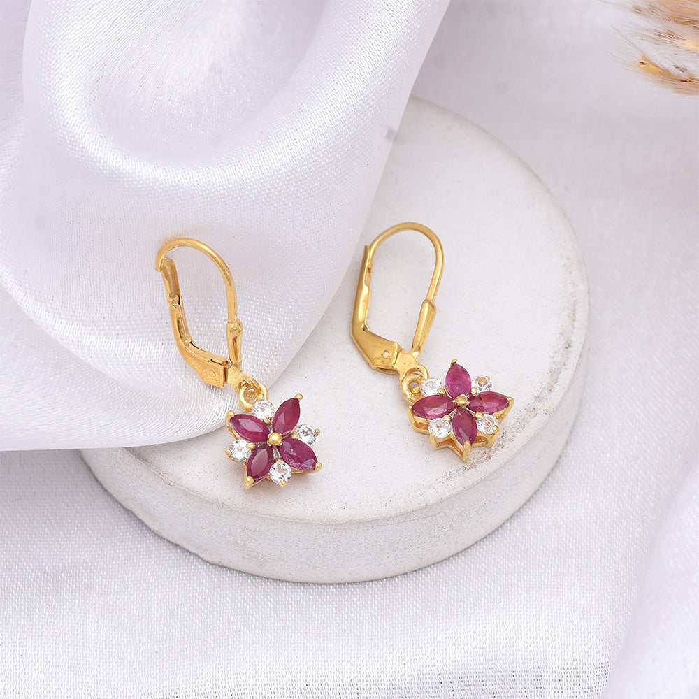 Pendientes de Plata Bañada en Oro con Rubí de Madagascar y Topacio Blanco