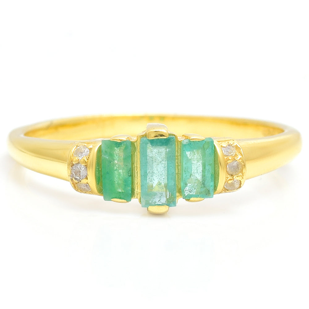 Anillo de Plata Bañada en Oro con Esmeralda de Brasil y Topacio Blanco