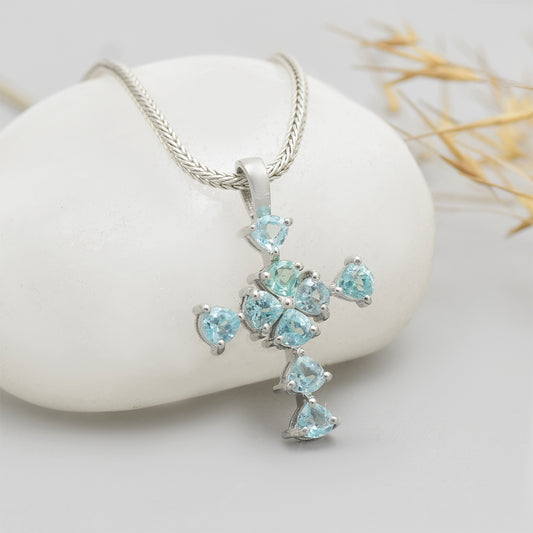 Cruz Colgante de Plata con Apatita azul de Madagascar