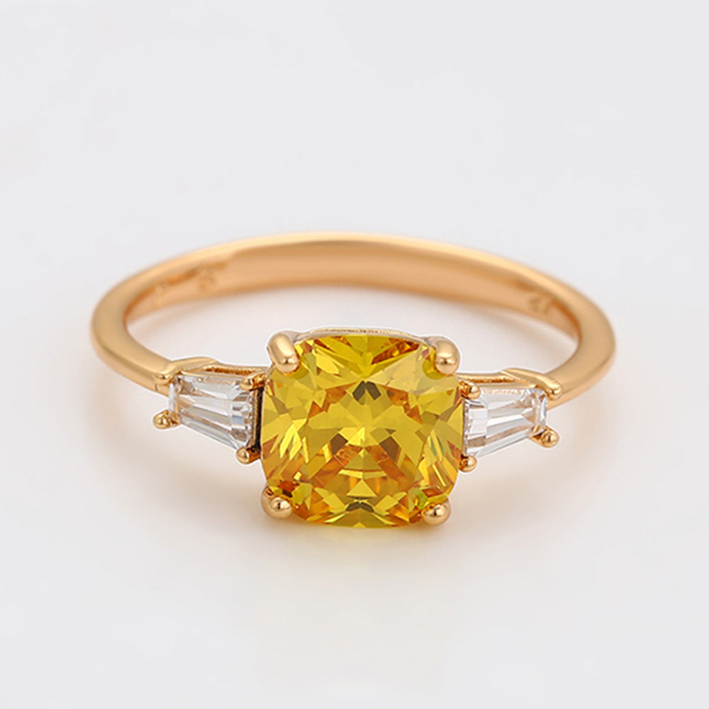 Anillo de Aleación Bañado en Oro con Cristal Emporia® Amarillo y Cristal Emporia® Blanco
