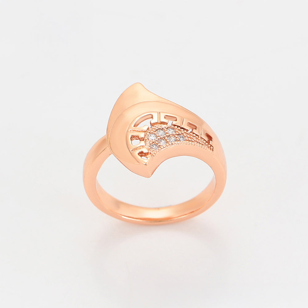 Conjunto de Aleación Bañado en Oro con Cristal Emporia® Blanco ( Pendientes +Anillo )