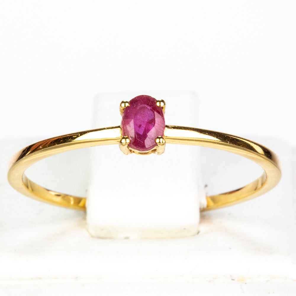 Anillo de Oro 9K con Rubí de Madagascar