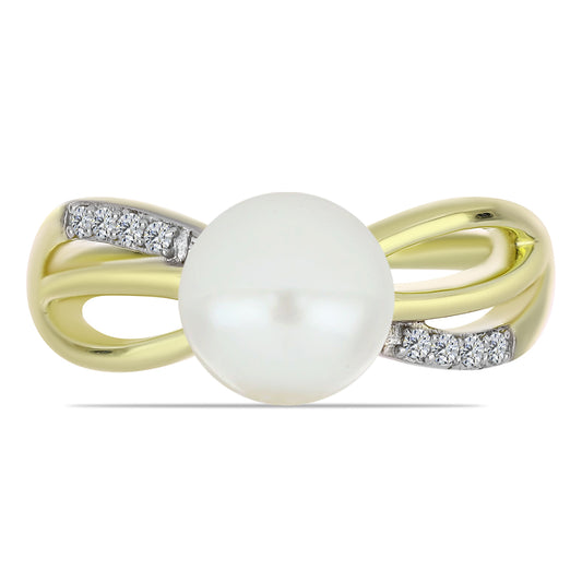 Anillo de Plata Bañada en Oro con Perla blanca de agua dulce y Topacio Blanco