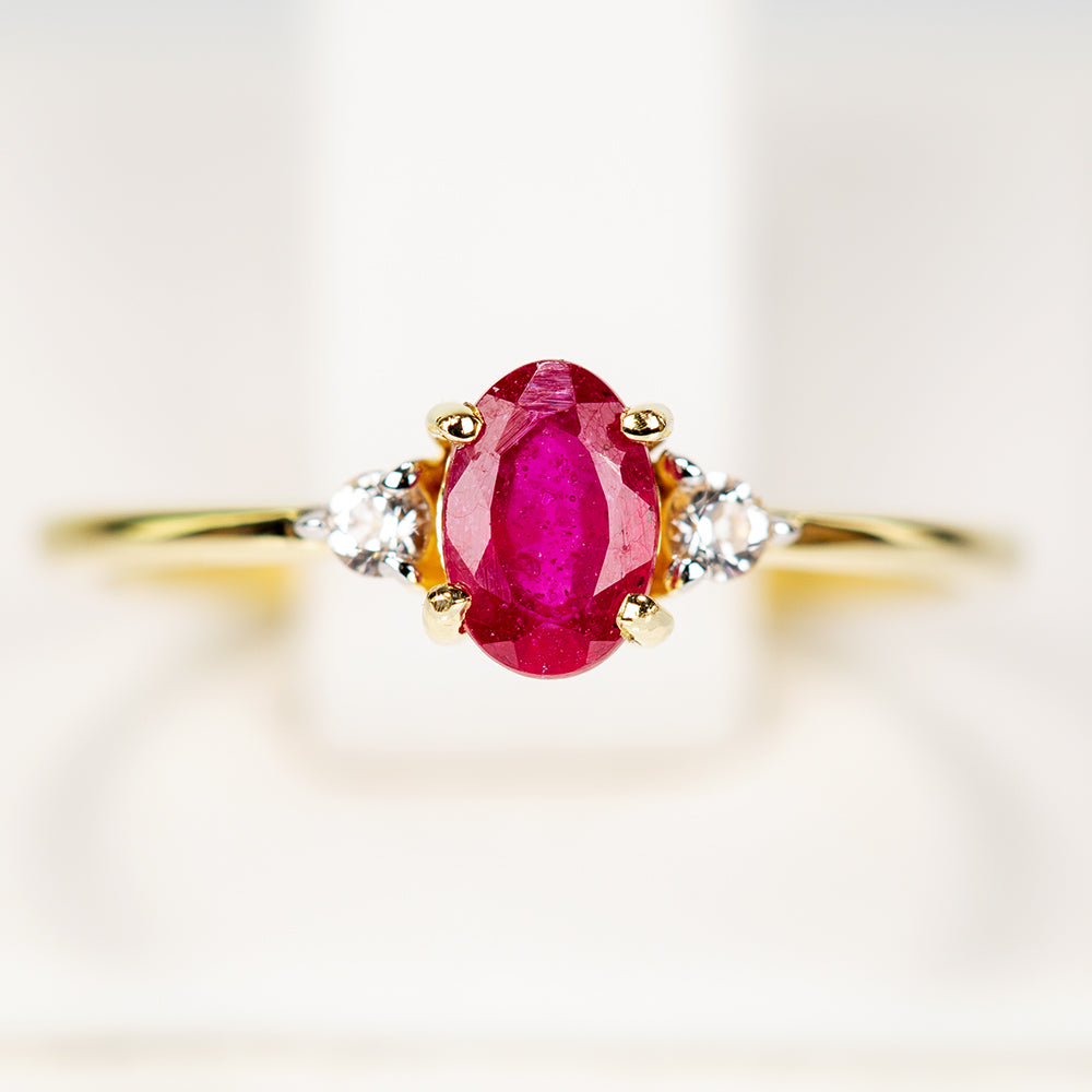 Anillo de Plata Bañada en Oro con Rubí de Madagascar y Topacio Blanco
