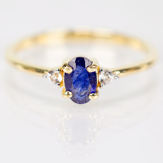Anillo de Plata Bañada en Oro con Zafiro Azul Australiano y Topacio Blanco