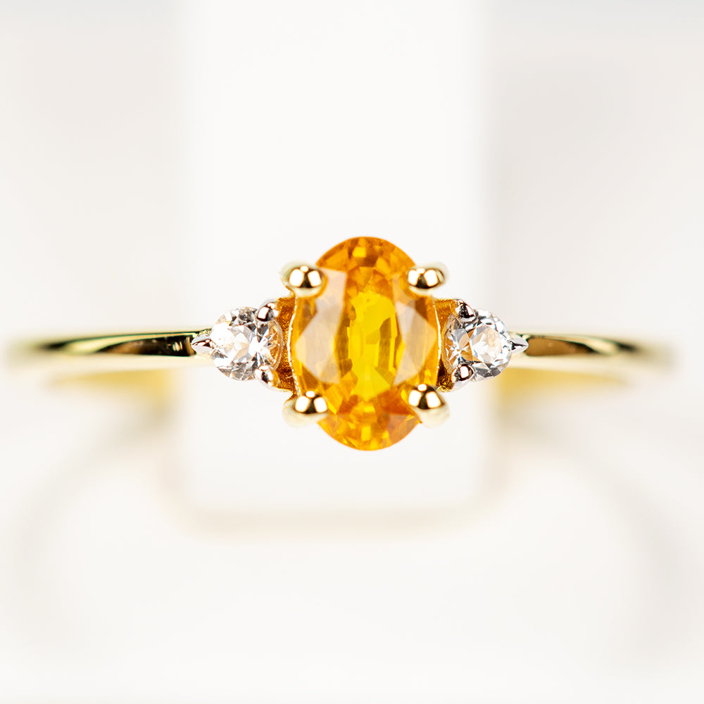 Anillo de Plata Bañada en Oro con Zafiro Amarillo Rosebery y Topacio Blanco