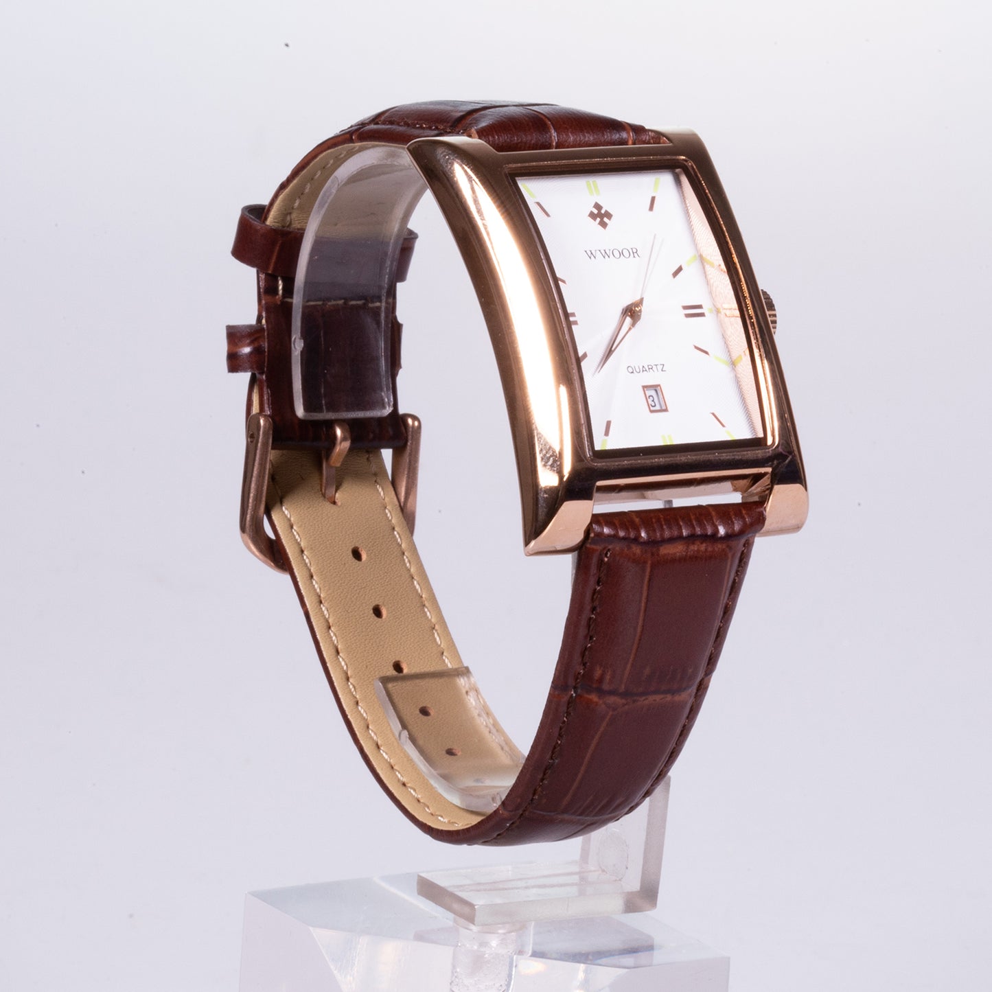 Reloj de Acero inoxidable, correa marrón de cuero genuino y con caja de color dorado.
