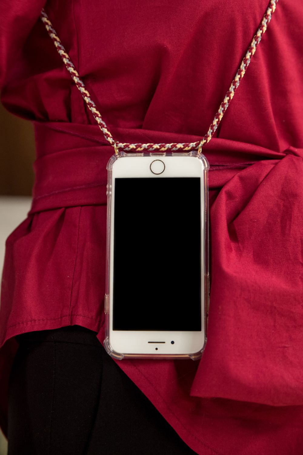 Funda para el móvil HMH transparente y con múltiples collares para iPhones