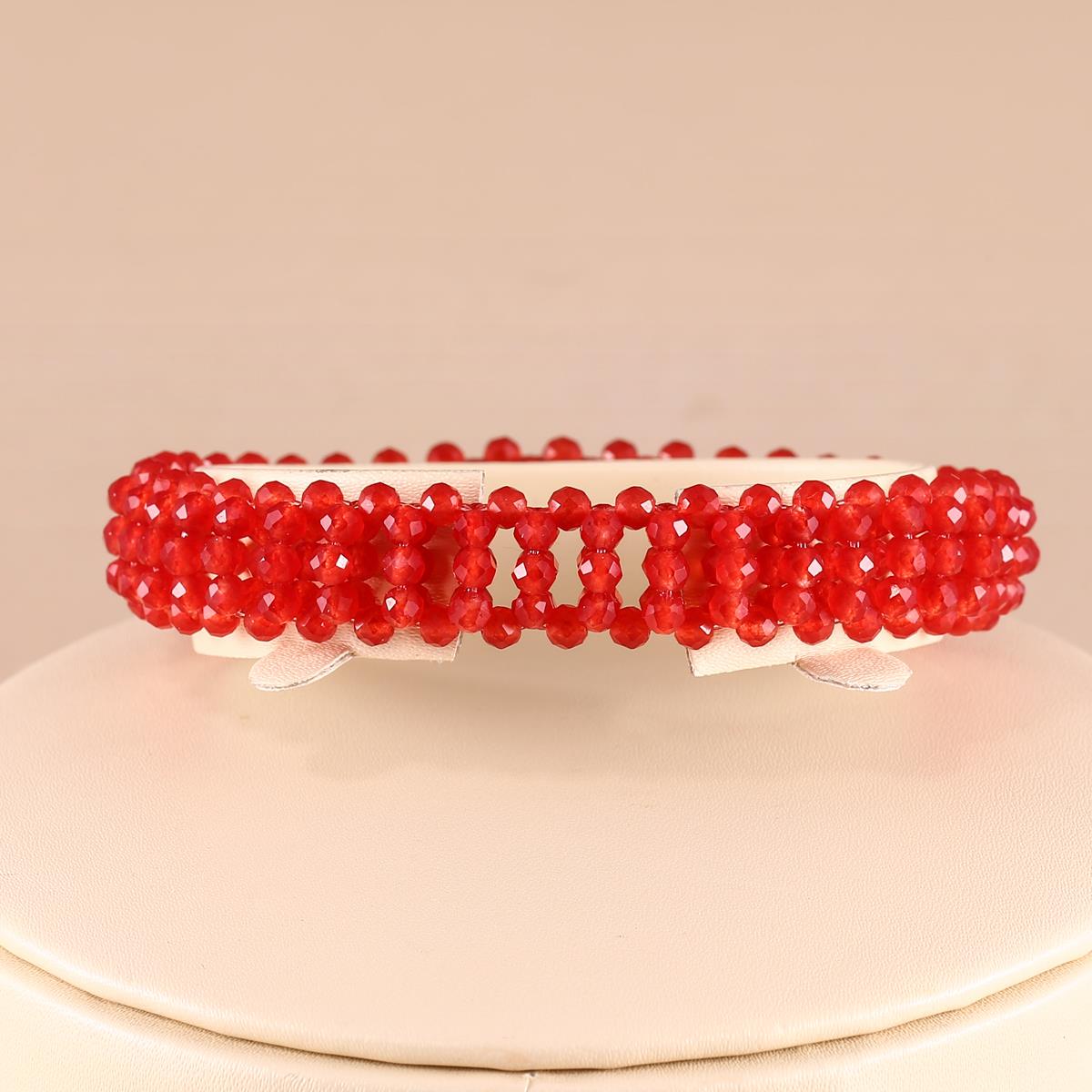 Pulsera con Cuarzo Rojo. 66 Quilates en total. 13.20 Gramos